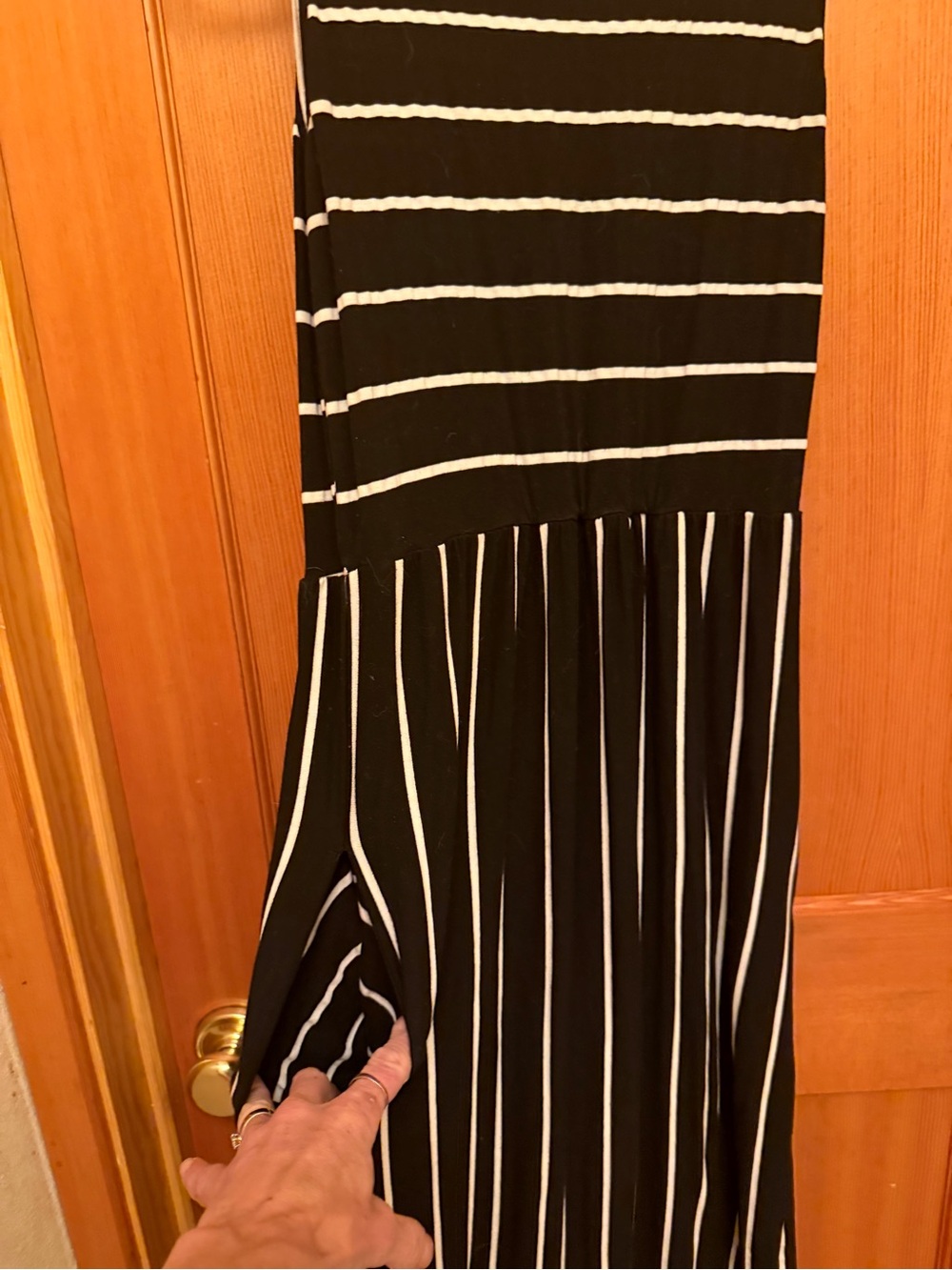 Black and White Striped Sleeveless Maxi Dress With Pockets - Picture 4 of 5